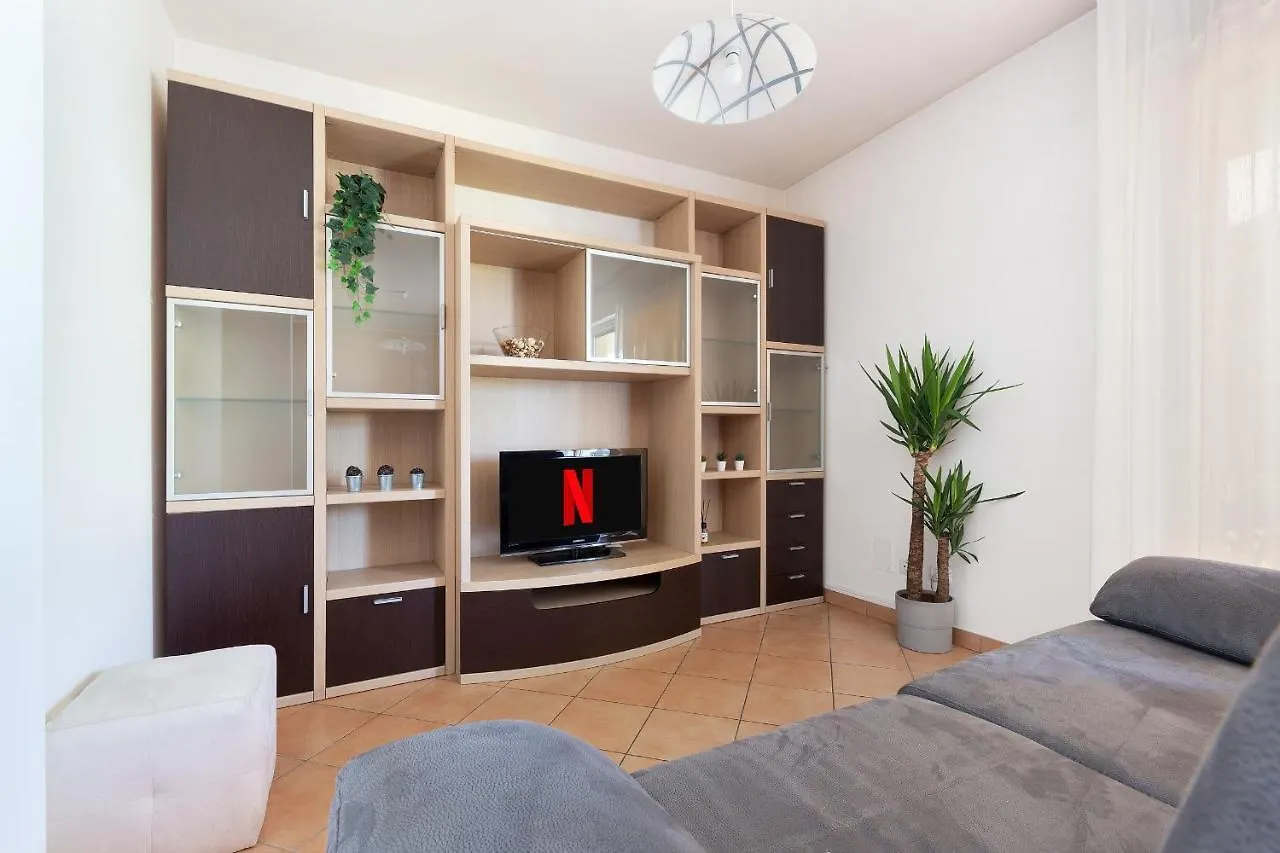 Apartment Una Finestra Sulle Montagne Albavilla Italy