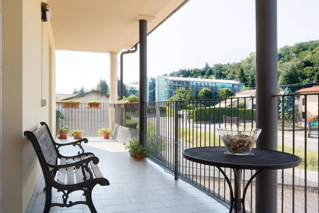 Una Finestra Sulle Montagne Albavilla Apartment